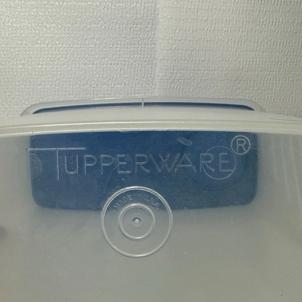 Vintage Tupperware Store N‎ Pour Shear 13 Cup.  471 Cap,  Seal Navy Blue